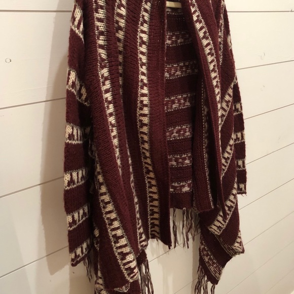Burgundy fringe cardigan - Picture 2 of 4